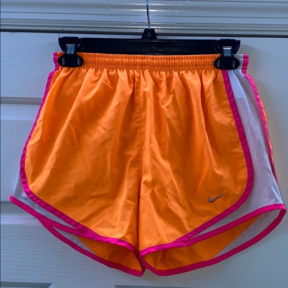 Women’s Nike shorts size small